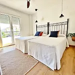 Luxurious Beach Apartment With Pool